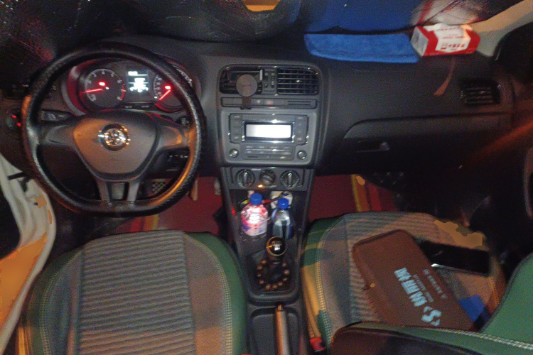 大众 Polo 2016款 1.4L 手动风尚型中控内饰12