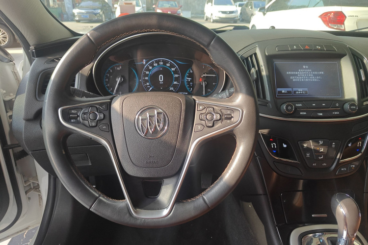 别克 君威 2015款 1.6T 精英技术型中控内饰13