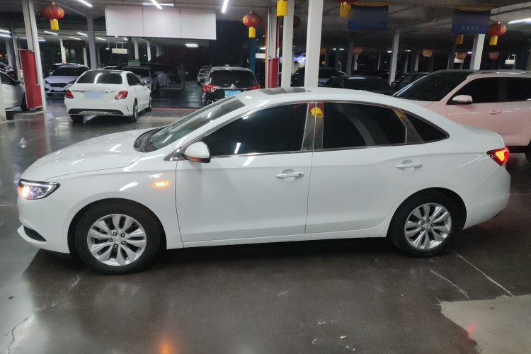 别克 英朗 2021款 典范 1.5L 自动精英型车身外观4