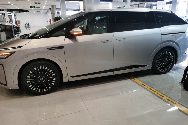 小鹏X9 2026款 增程版 1602 Ultra车身外观6003