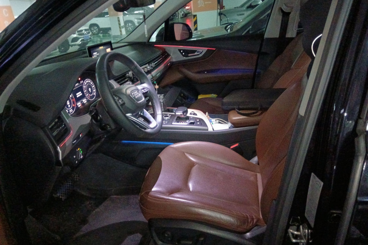 奥迪Q7 2019款 45 TFSI S line运动型中控内饰19