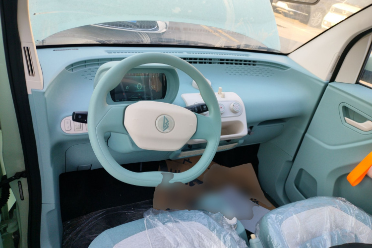 凌宝汽车 凌宝uni 2025款 微甜版 11.52kWh中控内饰12