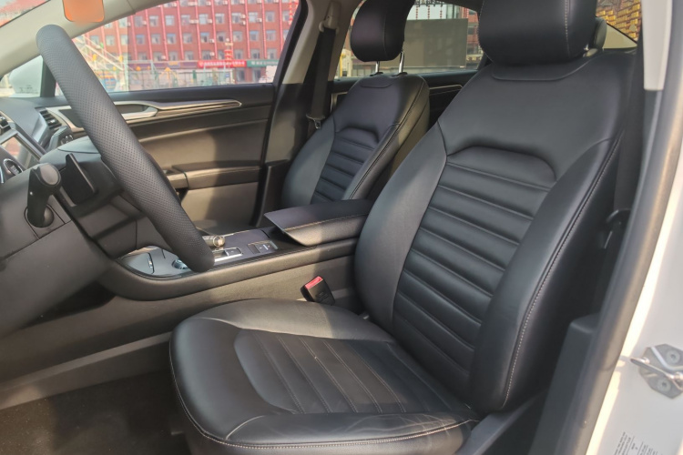 福特 蒙迪欧 2017款 EcoBoost 180 豪华型中控内饰19