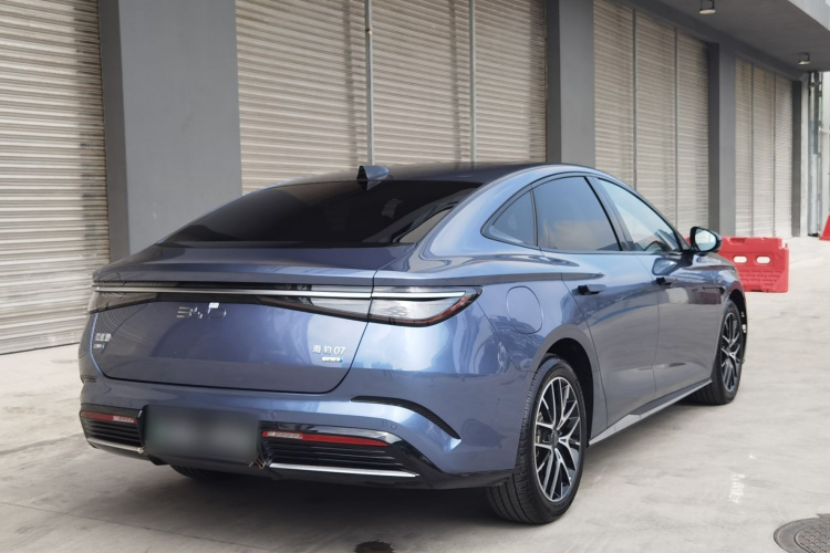 比亚迪 海豹07 DM-i 2025款 智驾版 DM-i 1.5L 125km 尊贵型车身外观6005