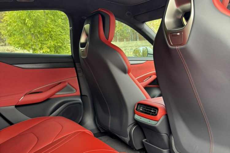 小米汽车 小米SU7 2024款 四驱超长续航高阶智驾Max版中控内饰7004