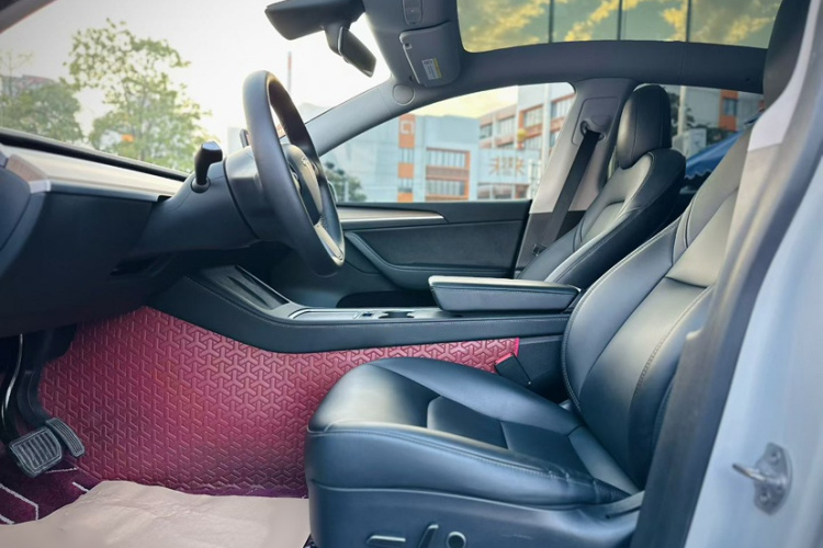 特斯拉 Model Y 2021款 标准续航后驱版中控内饰7001