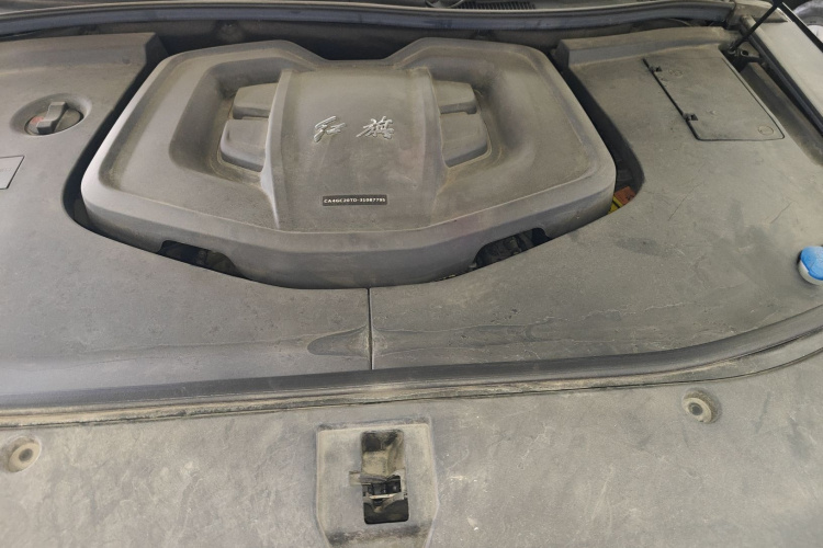 红旗HS7 2022款 2.0T DCT两驱智联旗享版 五座机舱底盘24