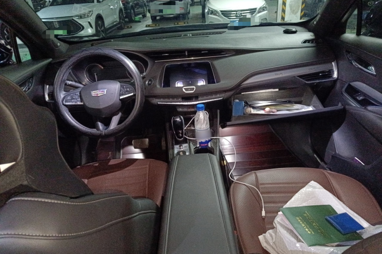 凯迪拉克XT4 2020款 改款 28T 两驱豪华型中控内饰12
