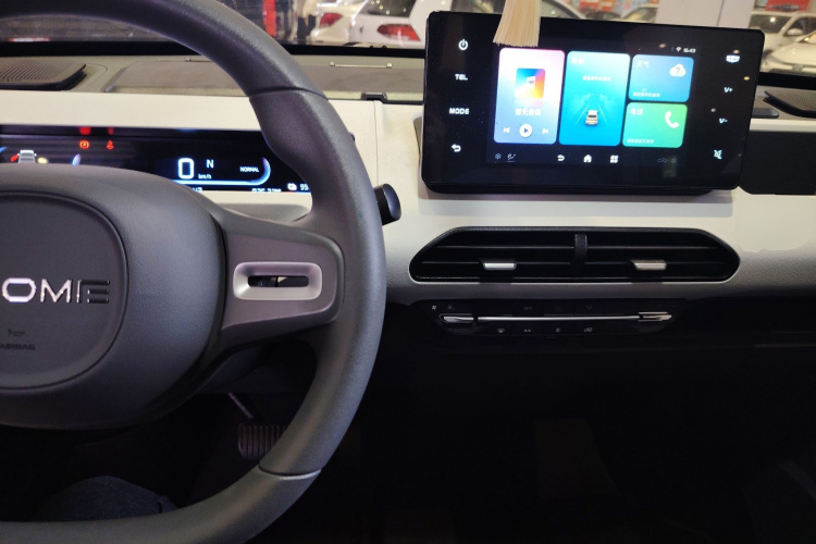 吉利银河 2024款 熊猫mini 200km 耐力熊中控内饰12