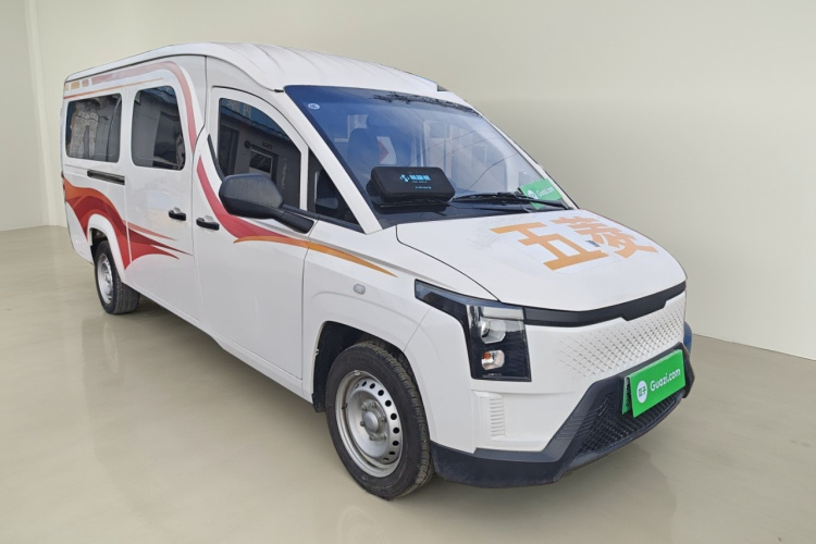 予风汽车 予风黄金仓 2025款 客车版 带慢充车身外观3