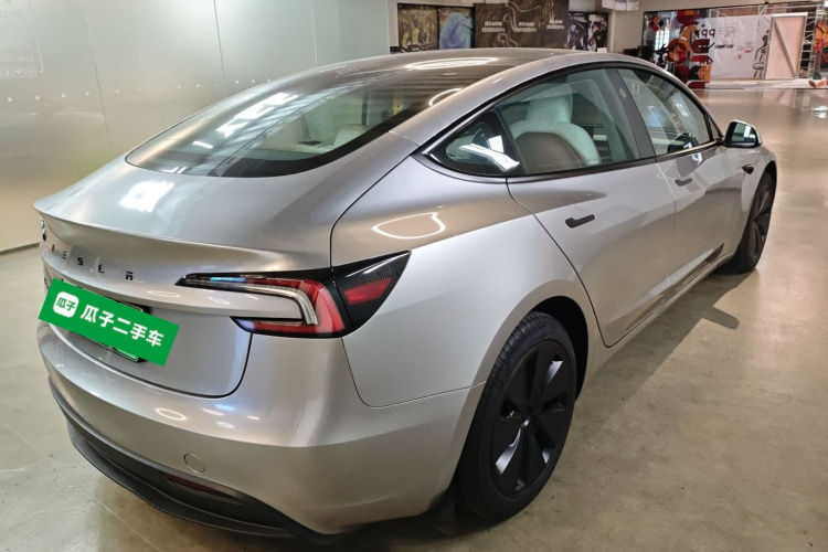 特斯拉 Model 3 2023款 后轮驱动版车身外观7