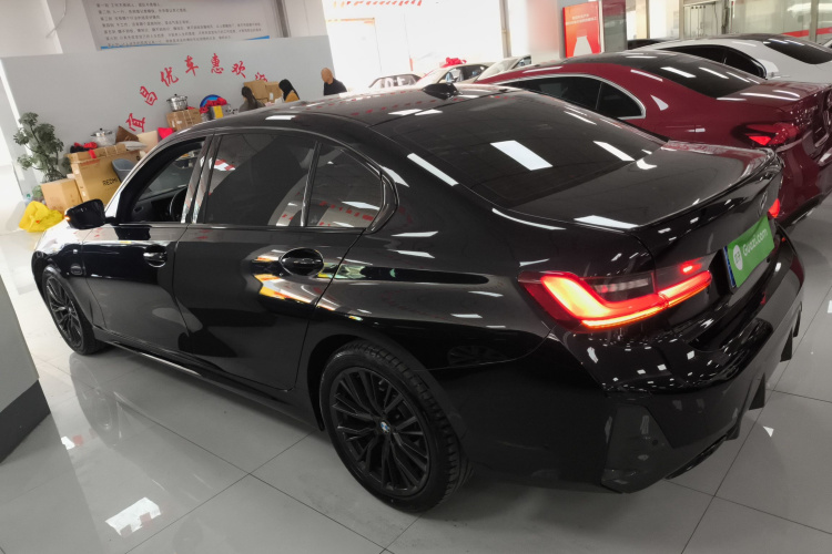 宝马3系 2024款 325Li M运动曜夜套装车身外观4