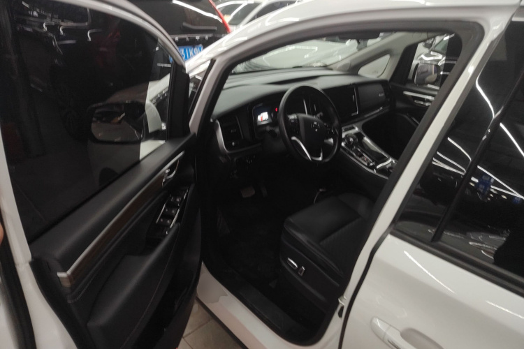 广汽传祺 传祺M8 2024款 领秀系列 390T 豪华版中控内饰7003