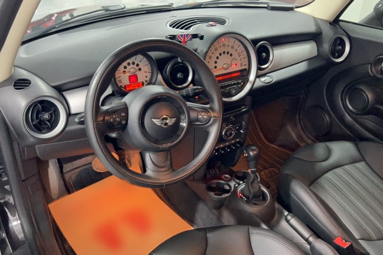 MINI Clubman 2011款 1.6L COOPER Fun中控内饰7002