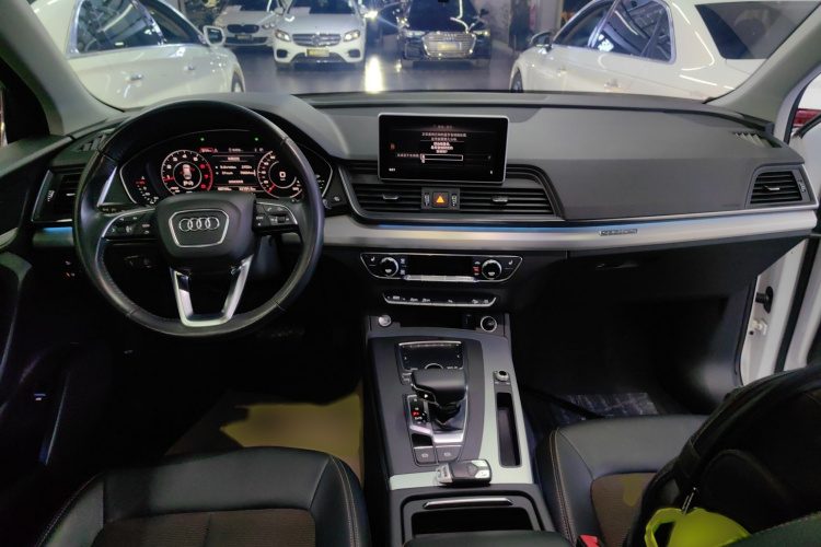 奥迪Q5L 2018款 40 TFSI 荣享时尚型 国VI中控内饰7002