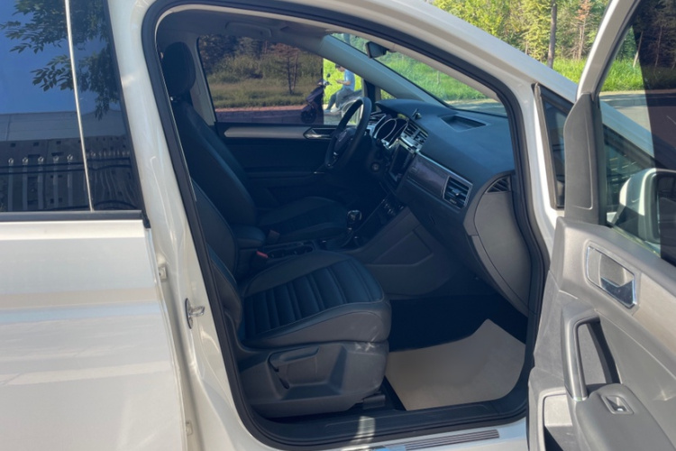 大众 2018款 途安L 280TSI DSG舒适版 7座 国VI中控内饰7004