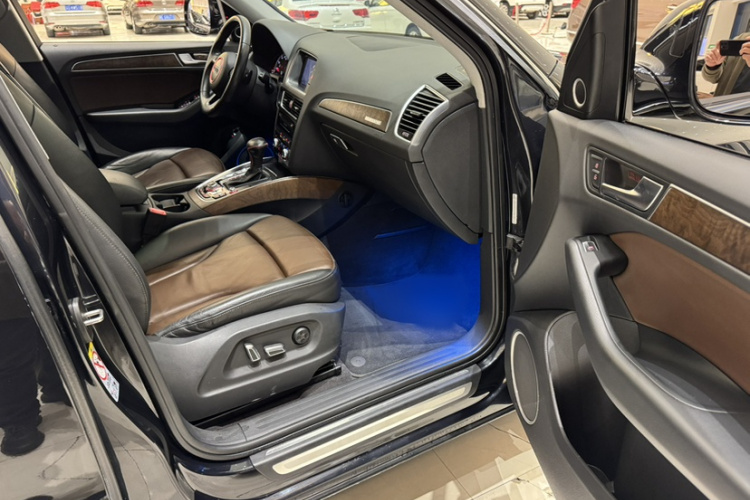 奥迪Q5 2016款 40 TFSI 舒适型局部细节9009