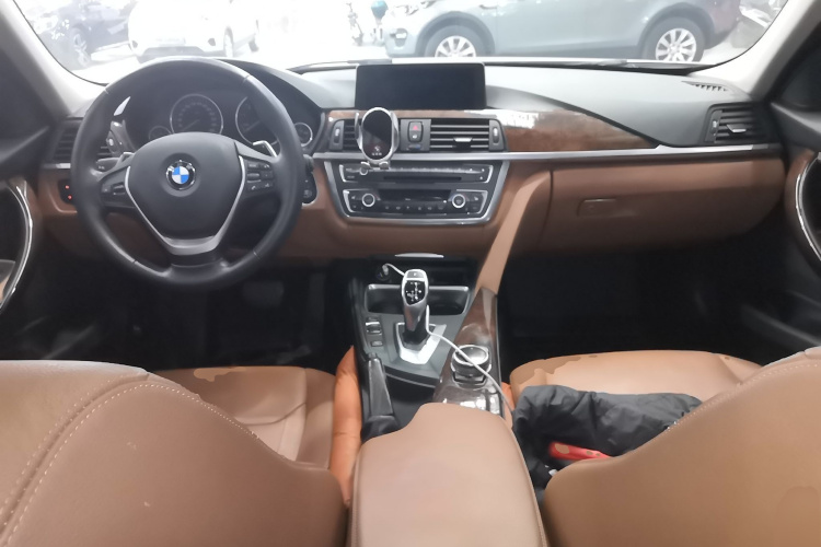 宝马3系 2014款 320Li 豪华设计套装中控内饰12