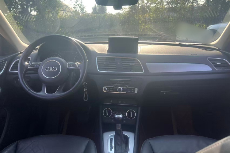 奥迪Q3 2018款 30周年年型 30 TFSI 时尚型中控内饰7002