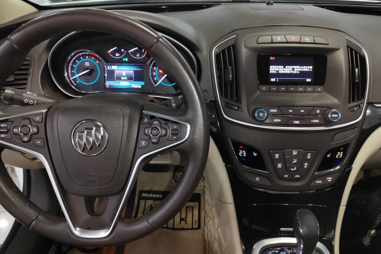 别克 君威 2014款 2.0L 精英时尚型中控内饰12