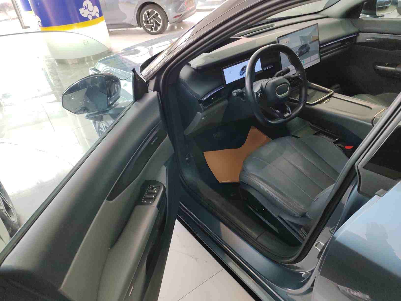 车辆驾驶位内饰展示