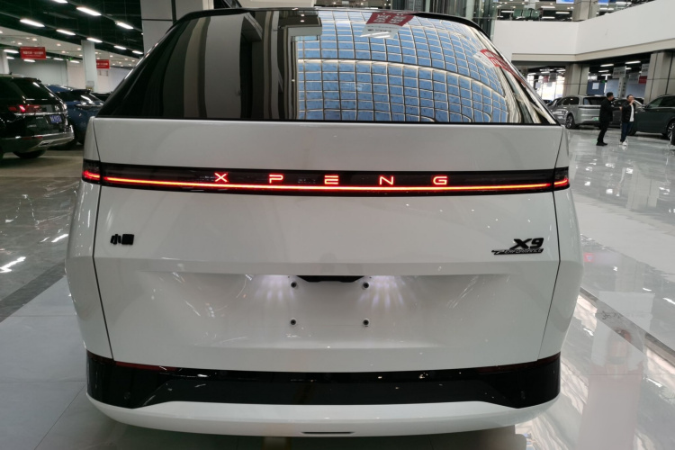 小鹏X9 2024款 640四驱高性能Max车身外观6004