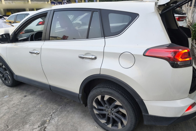 丰田 RAV4荣放 2018款 2.5L 自动四驱精英i版车身外观4
