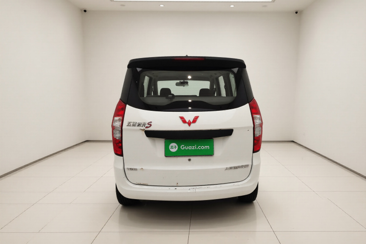 五菱汽车 五菱宏光 2015款 1.2L S 基本型国V车身外观6