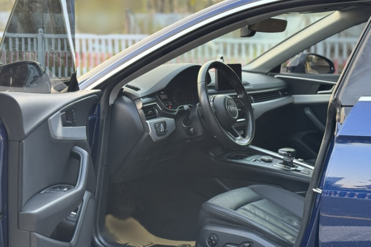 奥迪A5 2017款 Sportback 40 TFSI 时尚型中控内饰7002