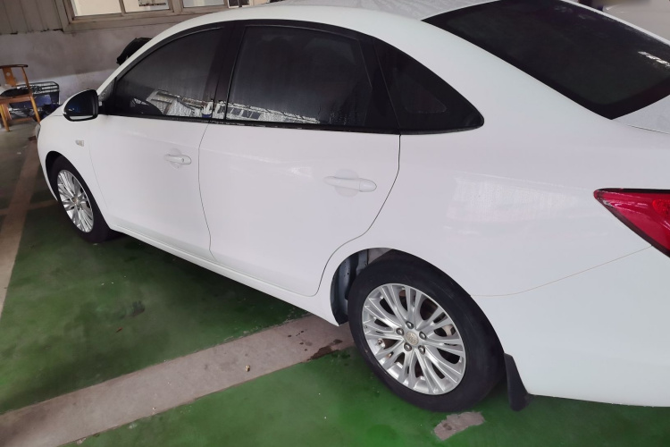 别克 英朗 2015款 15N 自动精英型车身外观4