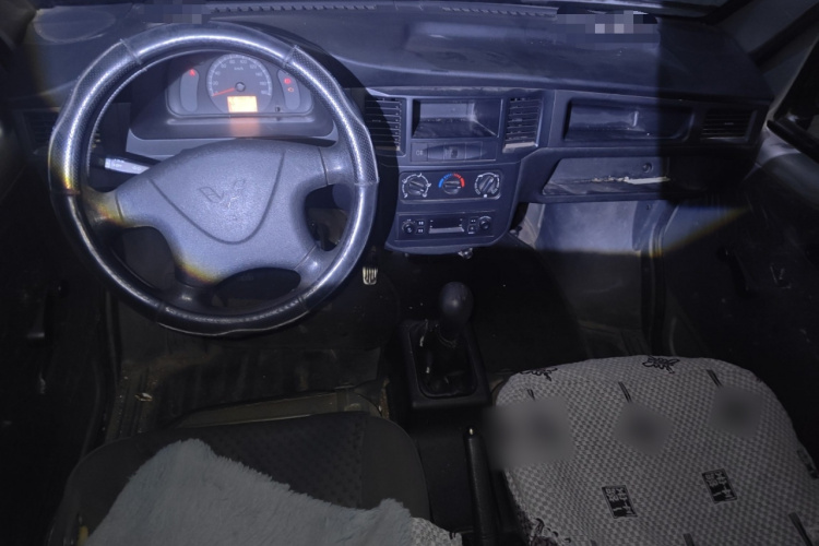 五菱汽车 五菱之光 2013款 1.0L 实用型中控内饰12