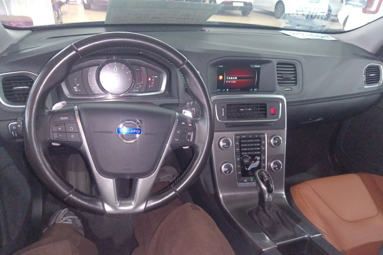 沃尔沃V60 2015款 T5 智雅版中控内饰12