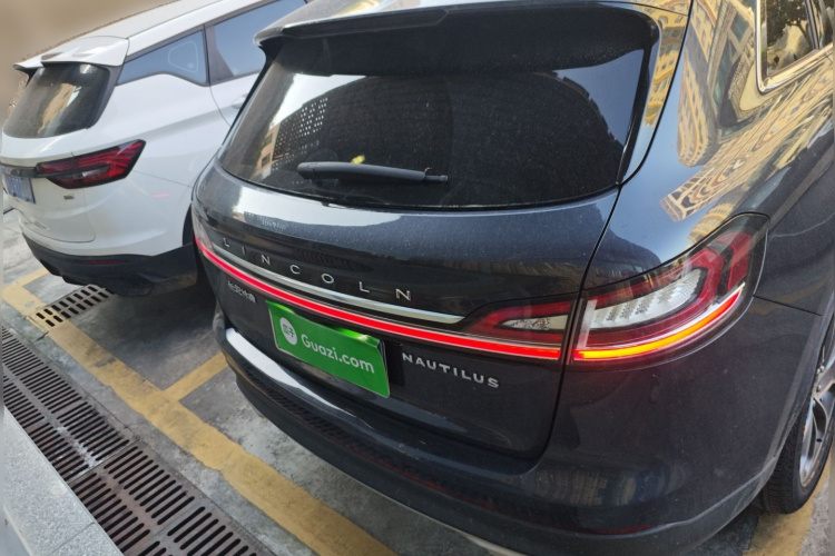 林肯 航海家 2021款 2.0T 四驱尊享版车身外观6