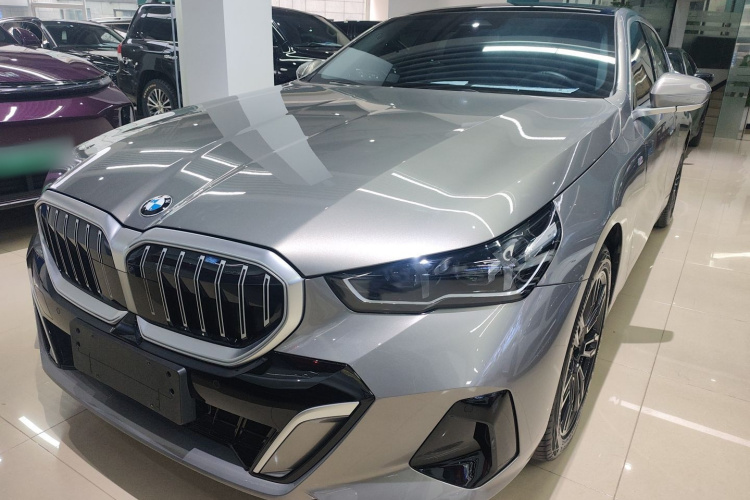 宝马5系 2024款 530Li 领先型 M运动套装车身外观6001