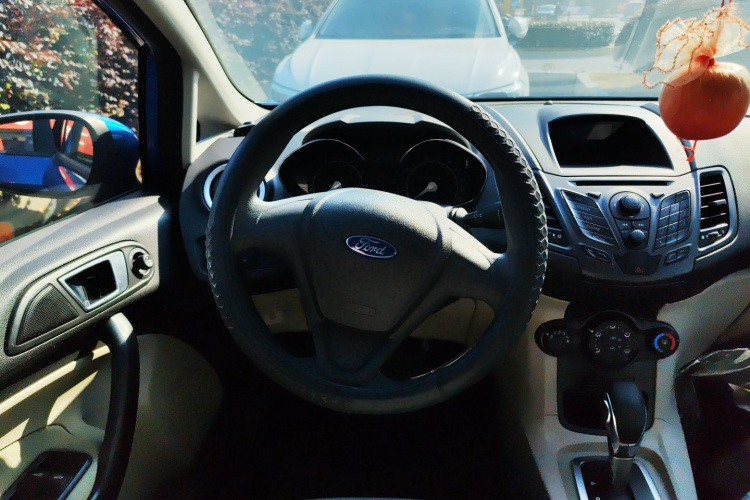 福特 嘉年华 2013款 三厢 1.5L 自动时尚型中控内饰13