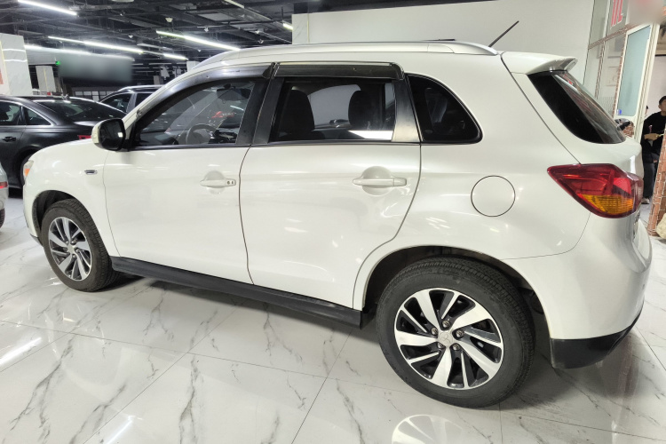 三菱 劲炫ASX 2018款 2.0L CVT两驱尊享版车身外观4