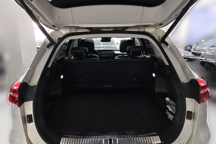 红旗HS5 2022款 改款 2.0T 智联旗享版中控内饰23