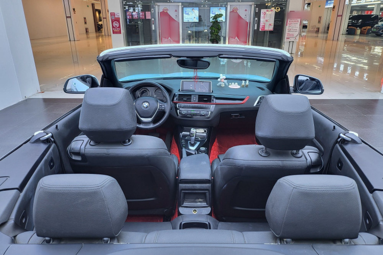 宝马2系(进口) 2018款 220i 敞篷轿跑车 运动设计套装中控内饰7008