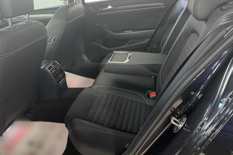 大众 迈腾 2020款 330TSI DSG 豪华型中控内饰7001