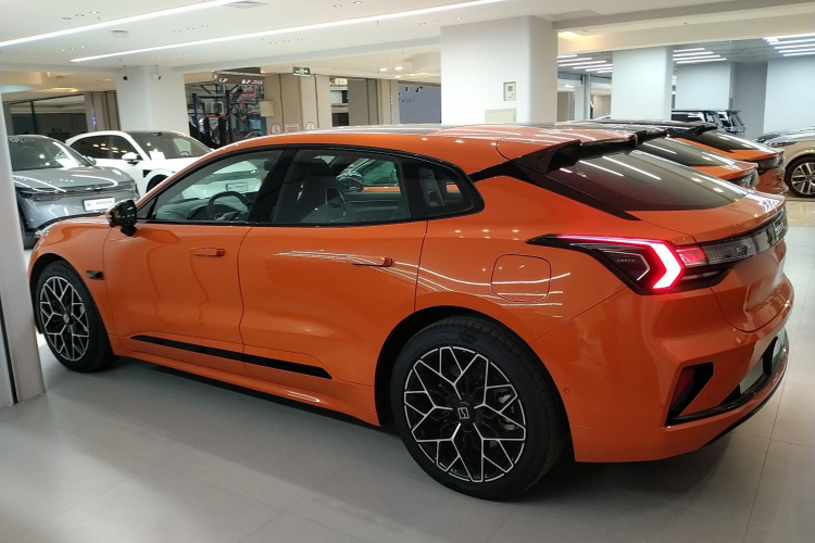 极氪001 2025款 WE版 100kWh 后驱车身外观4