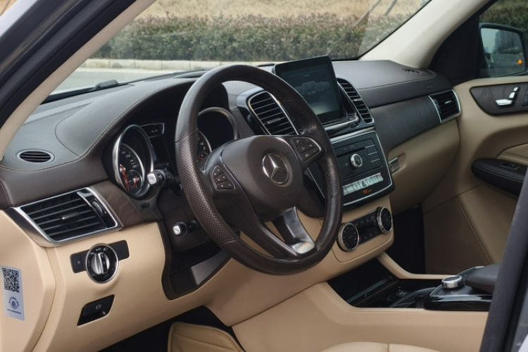 奔驰GLE 2017款 GLE 400 4MATIC中控内饰7002