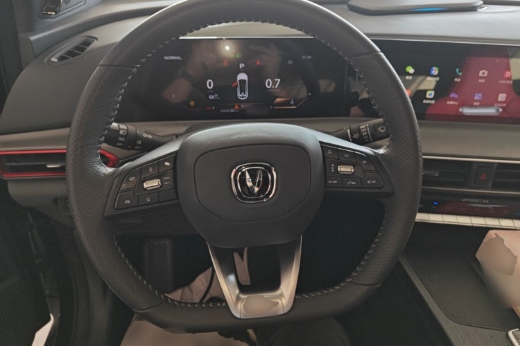 长安UNI-T 2020款 1.5T 尊贵型中控内饰13