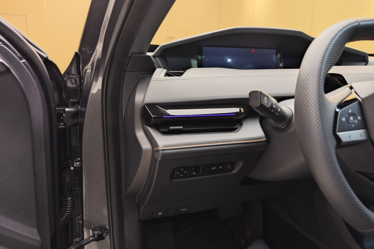 长安UNI-V 2024款 1.5T 尊贵型中控内饰7012