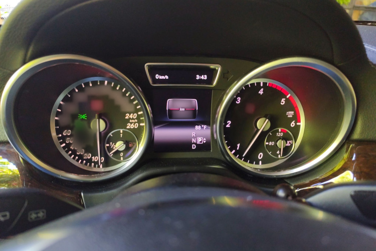 奔驰M级 2014款 ML 350 CDI 4MATIC局部细节14