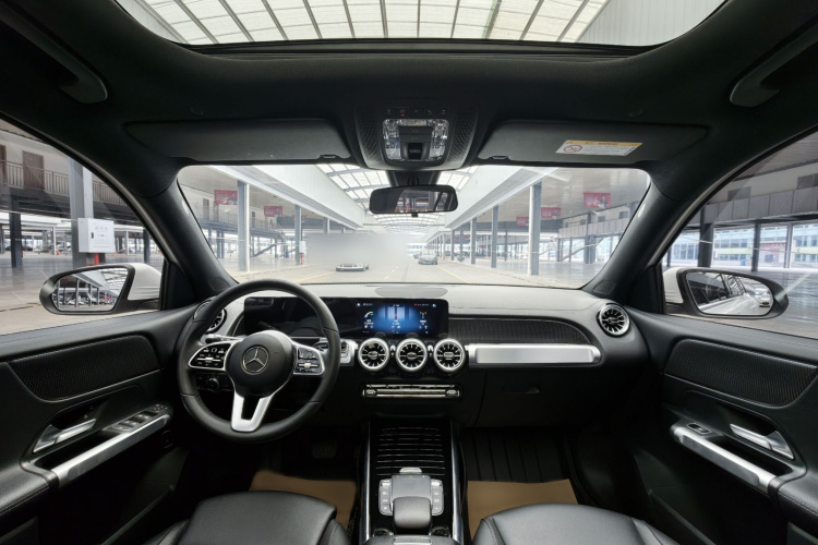 奔驰GLB 2022款 GLB 220 动感型中控内饰7003