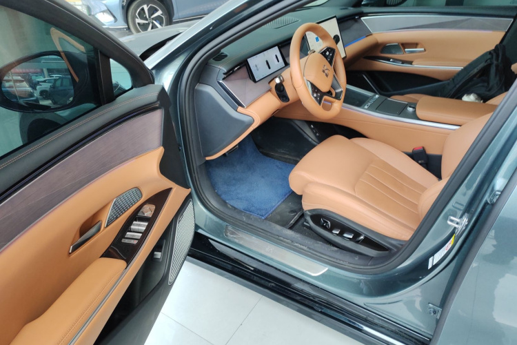 比亚迪 汉L 2025款 DM-p 四驱激光雷达旗舰型中控内饰20