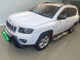 Jeep 指南者(进口) 2014款 2.0L 两驱运动版