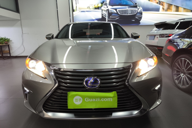 雷克萨斯ES 2015款 300h 舒适版车身外观2