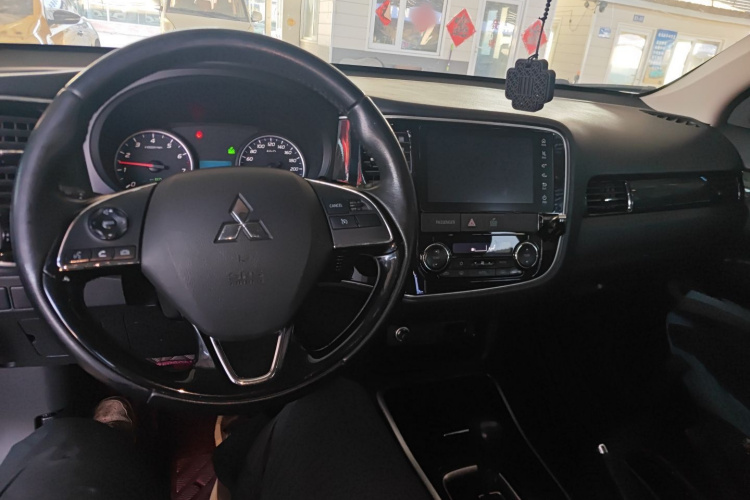 三菱 欧蓝德 2017款 2.0L 两驱荣耀版 5座中控内饰7002