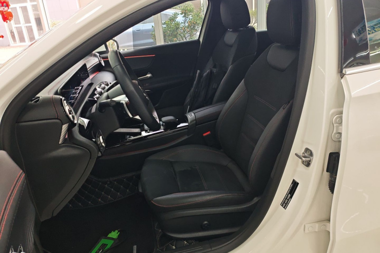 奔驰A级 2024款 A 200 L 时尚型中控内饰19